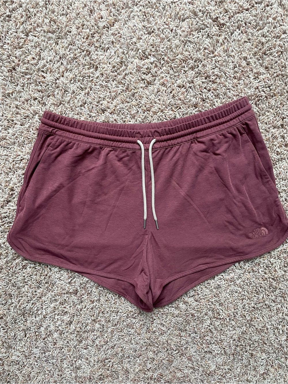 The North Face Women's Maroon Lounge Shorts Drawstring Size XL Outdoors Pockets